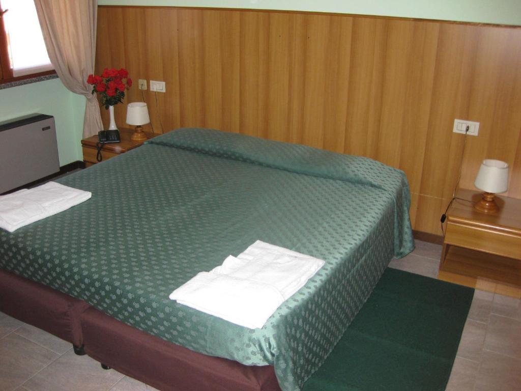 Casa Giuly Otel Villa dʼAlmè Oda fotoğraf